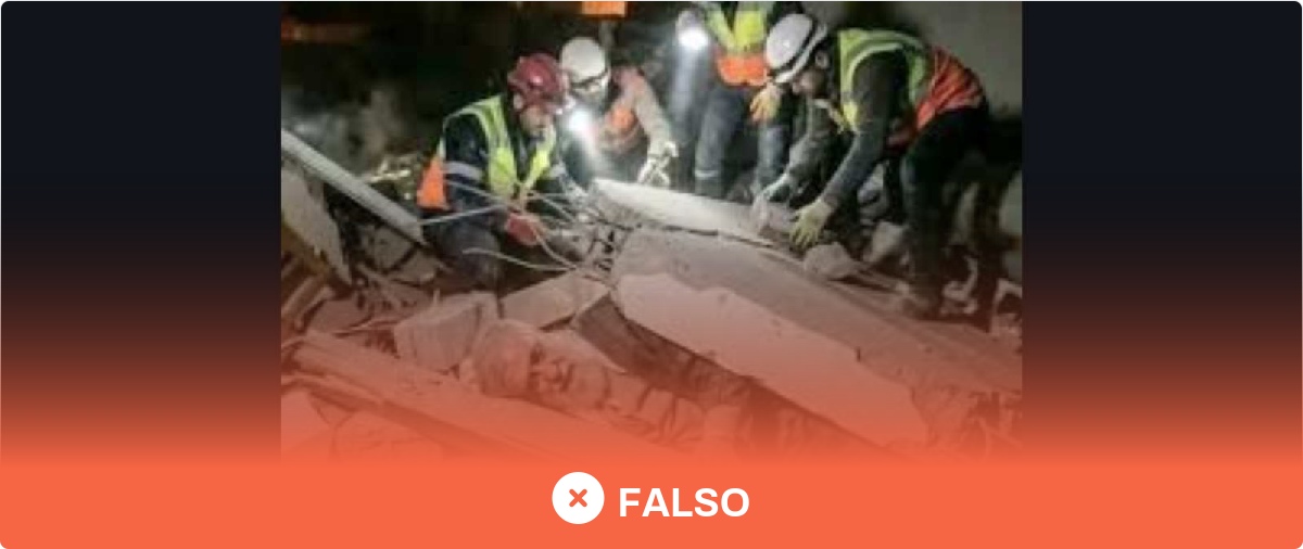 No, esta imagen que supuestamente muestra a Alí Jameneí entre escombros tras el bombardeo de EEUU e Israel contra Irán no es real: tiene indicios de haber sido creada con IA