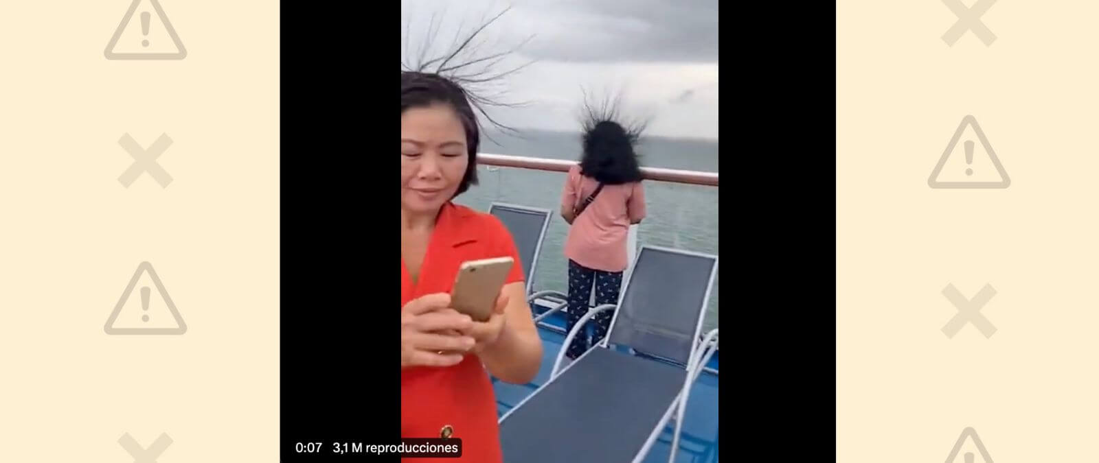 Sí, el pelo se te puede elevar durante una tormenta eléctrica, como se ve en este vídeo, si existe el riesgo de que caiga un rayo cerca