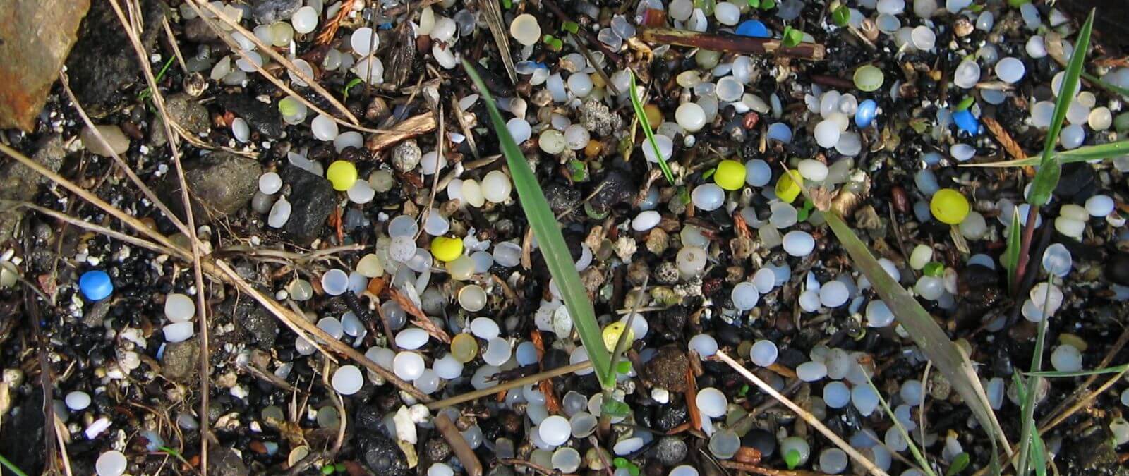Qué son los pellets de plástico y cuáles son sus impactos en el medioambiente
