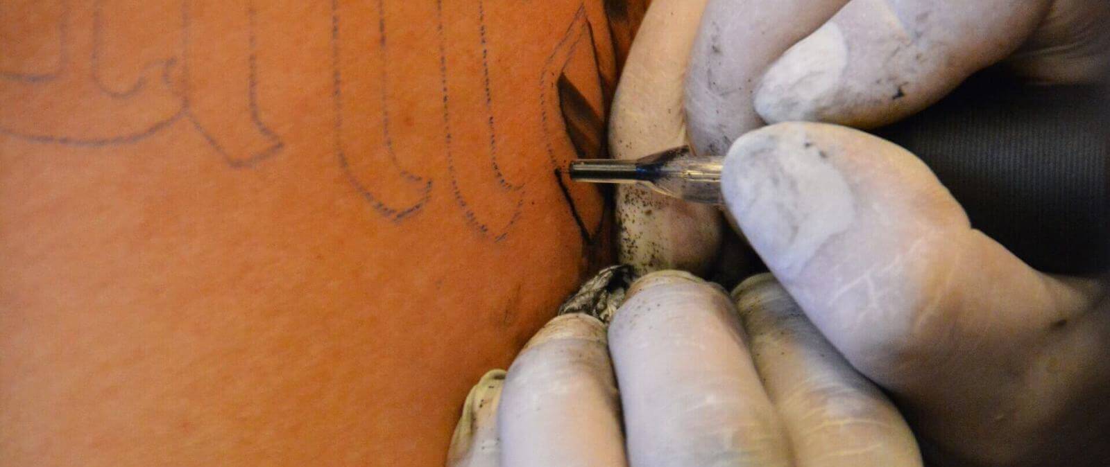 Una mujer con un tatuaje en la zona lumbar, ¿podrá recibir anestesia epidural en el parto? · Maldita.es - Periodismo para que no te la cuelen